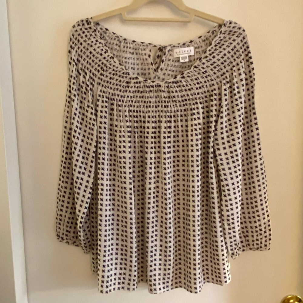 Velvet by Graham & Spencer Black and White blouse. Size M.